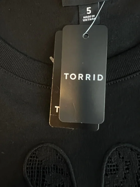 Torrid Sz 5(5X)(28)Cotton Jersey Floral Cutout Relaxed Short Sleeve Crewneck Top - Picture 10 of 11